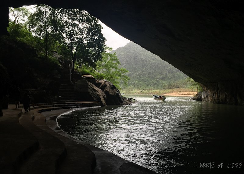 Travel Guide for Vietnam: Phong Nha cave entrance