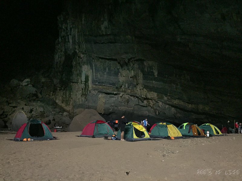 Travel Guide for Vietnam: Hang En Cave tents