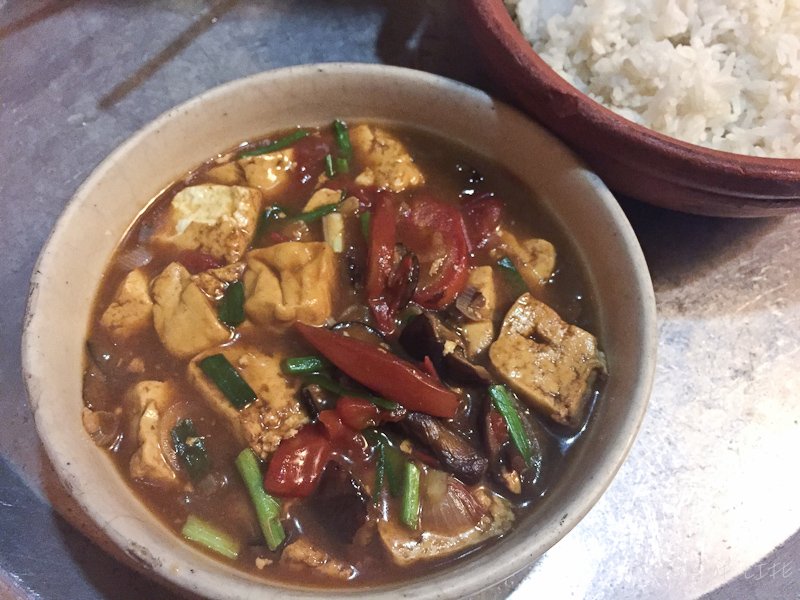 Vietnamese Vegetarian Food: Stewed Tofu and Mushroom